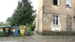 Uszkodzony dach, woda wlewała się do mieszkań. Ewakuowano mieszkańców