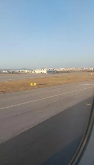 Na dalsze decyzje czekali w Faro na pokładzie samolotu 