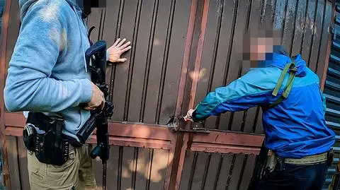 Nielegalne papierosy, setki tysięcy złotych, broń i amunicja