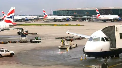 lotnisko Heathrow - David Cold Weather shutterstock_2597143075