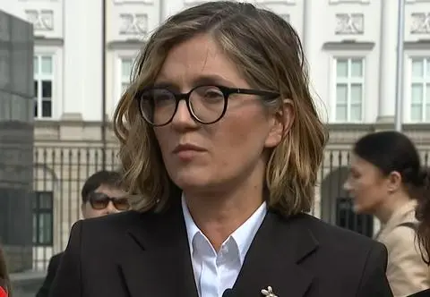 Biejat wyszła z pałacu. Namawiała prezydenta do dwóch decyzji