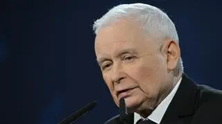 Kaczyński mówi o "łotrach". Działacze PiS publikują ten sam wpis 