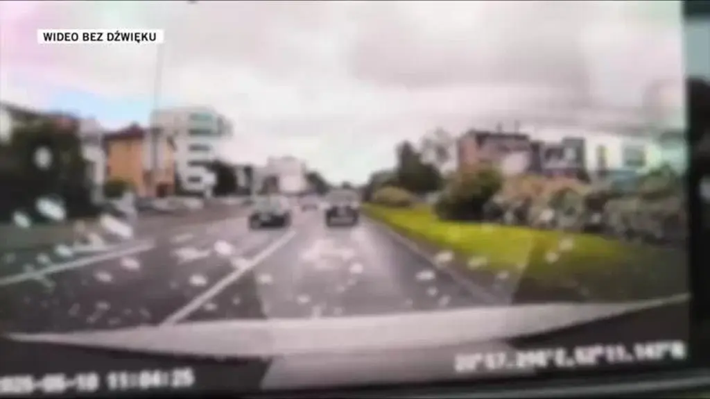 Nagranie z momentu zderzenia sześciu aut we Włochach