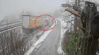 Kierowca tira wjechał w tył autobusu pod Krakowem