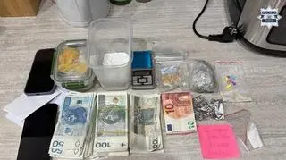 Policja zabezpieczyła 10 kilogramów substancji psychoaktywnych.