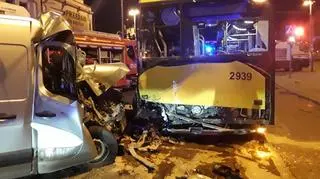 Kierujący busem uderzył w autobus miejski