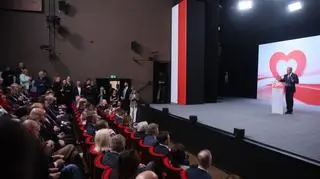 Tusk: nie interesuje mnie, czy źródłem tych działań jest głupota, ruble czy zdrada