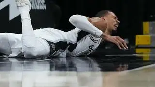 Chwile grozy w NBA. Runął na parkiet, uderzył głową