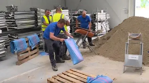 W Krakowie przygotowywane są worki z piaskiem