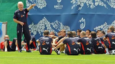 "Dziękuję, trenerze. I przepraszam. Niech panu będzie po tej drugiej stronie jak najlepiej"