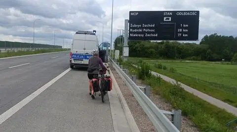 Jechała pasem awaryjnym 