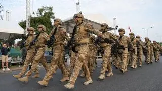 Próba generalna defilady wojskowej w ramach przygotowań do obchodów Święta Wojska Polskiego
