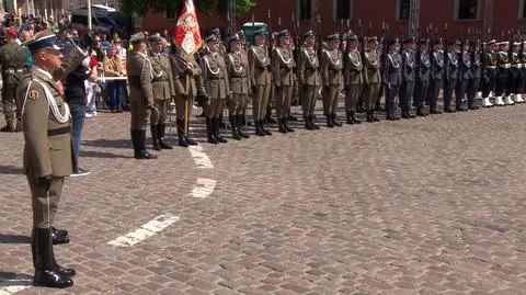 Musztra podczas obchodów święta flagi