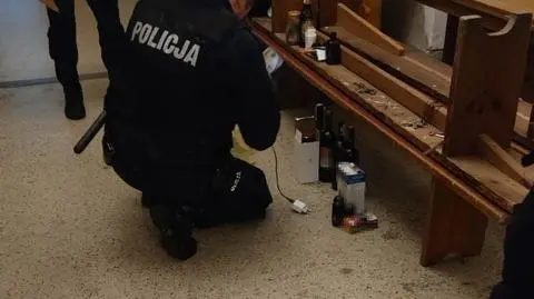 Włamał się na plebanię. Zabrał wino i złotą biżuterię