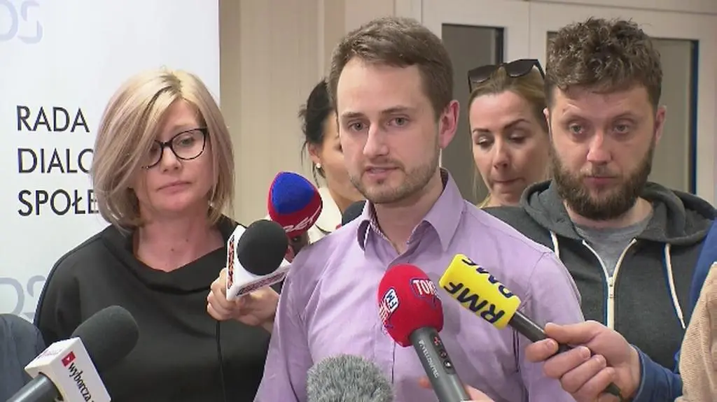 Ogólnopolski Komitet Strajkowy: apelujemy do dyrektorów szkół o niezwłoczne zwołanie rad pedagogicznych