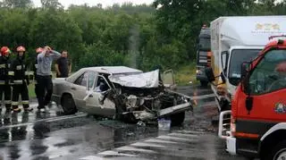 Samochód osobowy zderzył się z samochodem dostawczym 