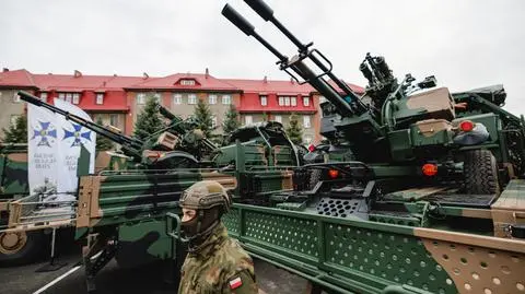Uroczystość przekazania pierwszego seryjnego Przeciwlotniczego Systemu Rakietowo - Artyleryjskiego PILICA dowództwu 34. Dywizjonu Rakietowego Obrony Powietrznej w siedzibie jednostki w Bytomiu