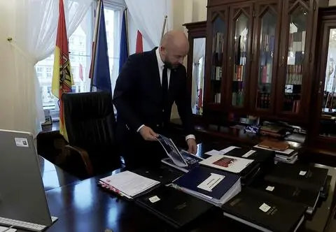 Sutryk usłyszał zarzuty i wrócił do pracy. "Dlaczego dymisja?"