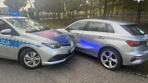 Pościg zakończyli częstochowscy mundurowi, którzy radiowozem staranowali jego auto