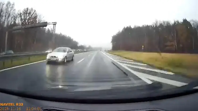 Jechał pod prąd i spowodował wypadek. Policja publikuje nagranie