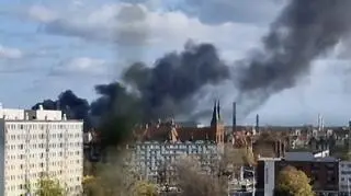 Gęsty dym nad centrum Wrocławia