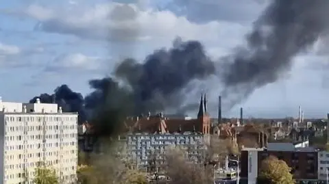Gęsty dym nad centrum Wrocławia