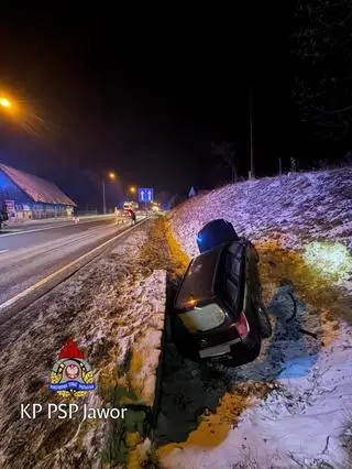 Kierowca wpadł do rowu 