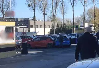 Potraktowali go jak pijanego. Gleba, kajdanki i do radiowozu. A on miał udar