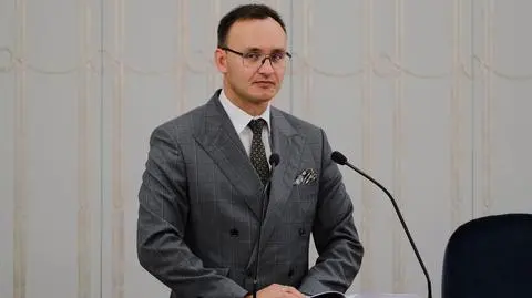 "Pakowali dzieciom do plecaków te środki". Rzecznik praw dziecka broni swych słów, KO chce jego odwołania