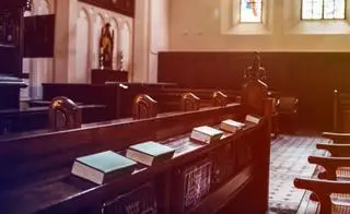 Maleje zaufanie do Kościoła, młodzi się sekularyzują