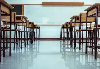Nauczyciel oskarżony o molestowanie uczennic. Przed sądem stanie też dyrektor szkoły