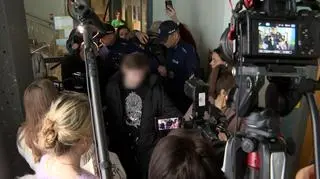 Pani Mirella przed salą sądową
