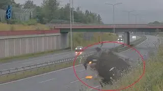 Dachowanie samochodu na Drogowej Trasie Średnicowej w Rudzie Śląskiej
