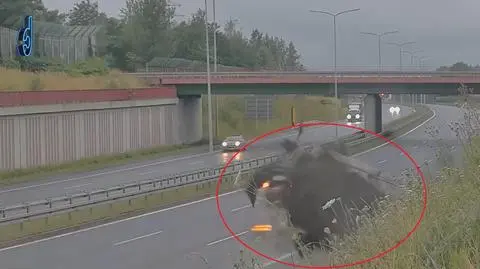 Dachowanie samochodu na Drogowej Trasie Średnicowej w Rudzie Śląskiej