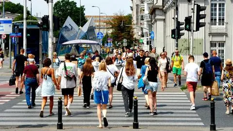 kobiety i mezyczni shutterstock_2331576511