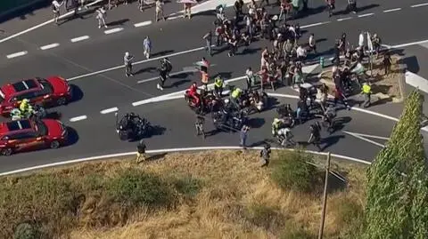 Szokujące sceny na trasie Vuelty. Ruszyli na kolarzy