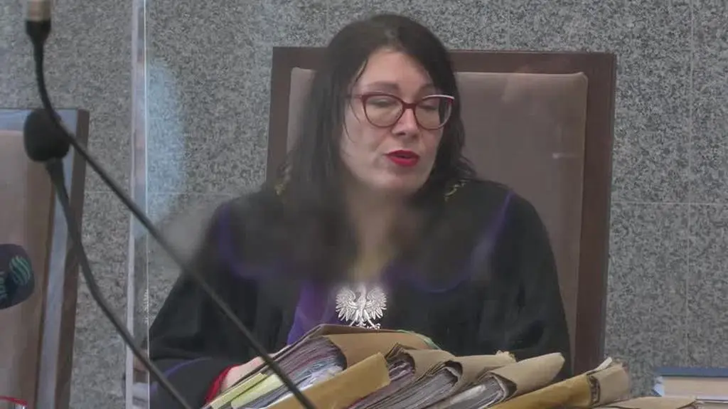 Sędzia zarządziła przerwę ze względu na "szacunek do oskarżonego"