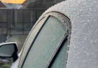 Tu chwycił mróz. "Sezon drapania szyb rozpoczęty"