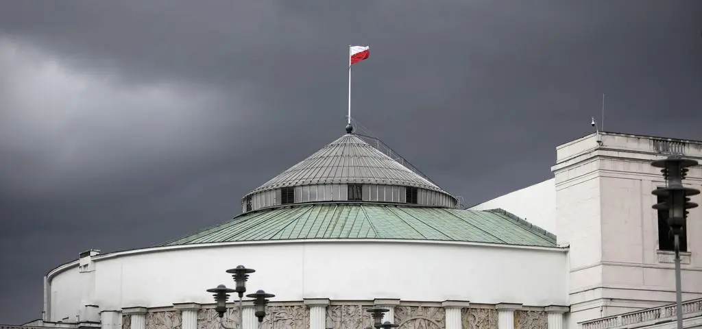 Lider się umacnia. Najnowszy sondaż