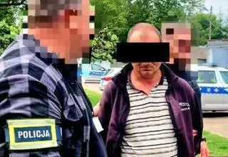 "Postanowił dać kobiecie nauczkę", jej oszczędności zakopał w lesie
