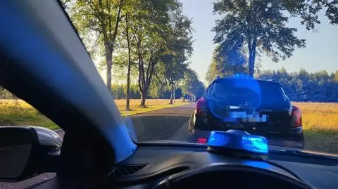 Zwrócili na nią uwagę, bo nie trzymał prawidłowego toru jazdy