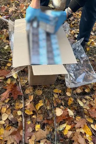 Znaleźli około 400 paczek papierosów