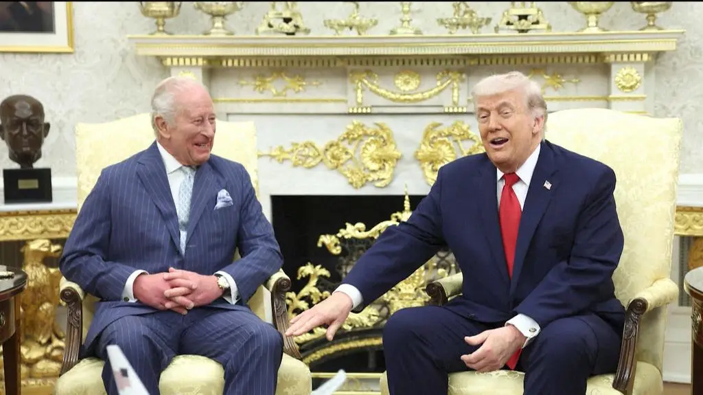 Król Karol III i Donald Trump