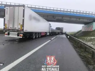 Zderzenie czterech ciężarówek i auta osobowego na A8 pod Wrocławiem