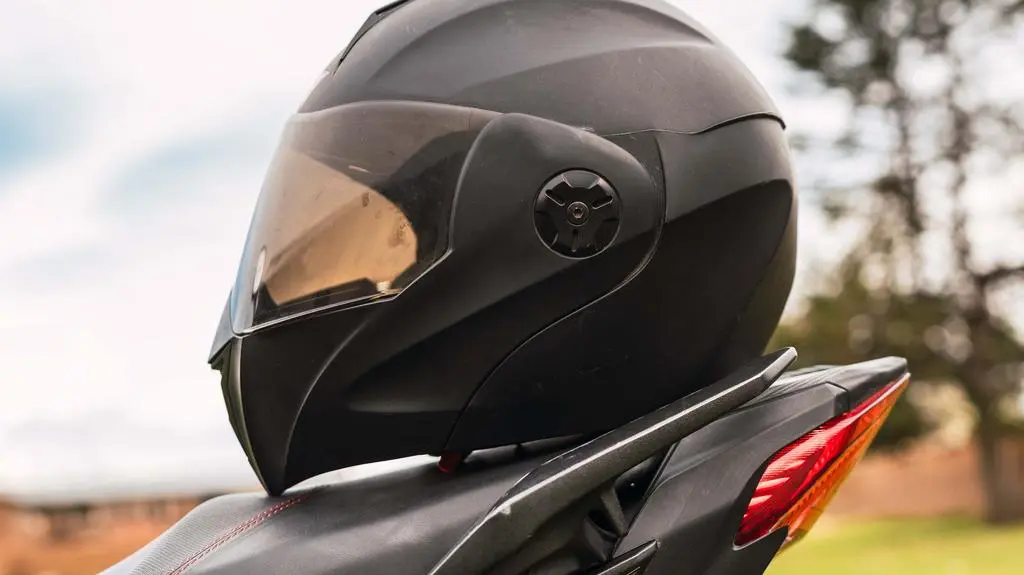 Jechał motocyklem, zderzył się z autem. "Zginął oddany służbie policjant"