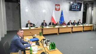 Ziobro na komisji śledczej. Oglądaj na żywo 