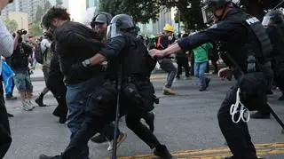 Protesty w Los Angeles. Burmistrz miasta wprowadziła godzinę policyjną 