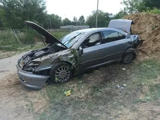 Auto spadło z wiaduktu