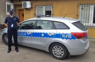kom. Marek Silarski, komendant Komisariatu Policji z Ceder Wielkich, ruszył na pomoc uwięzionemu w płonącym domu mężczyźnie