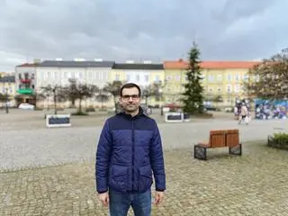 Społecznik Artur Paul ze Stowarzyszenia "Pomagam Bocianom"